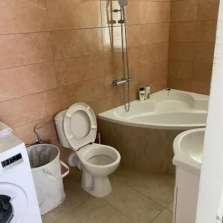 U Prizemlju S 2 Sobe Apartamento Stanici