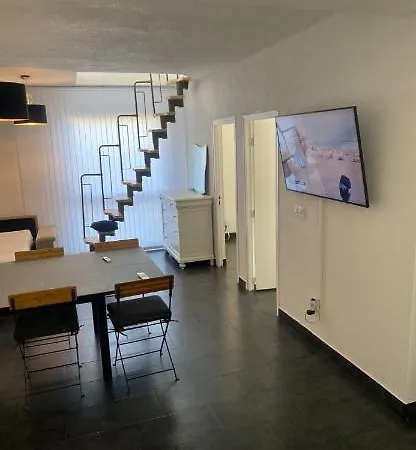 Apartamento U Prizemlju S 2 Sobe Stanici