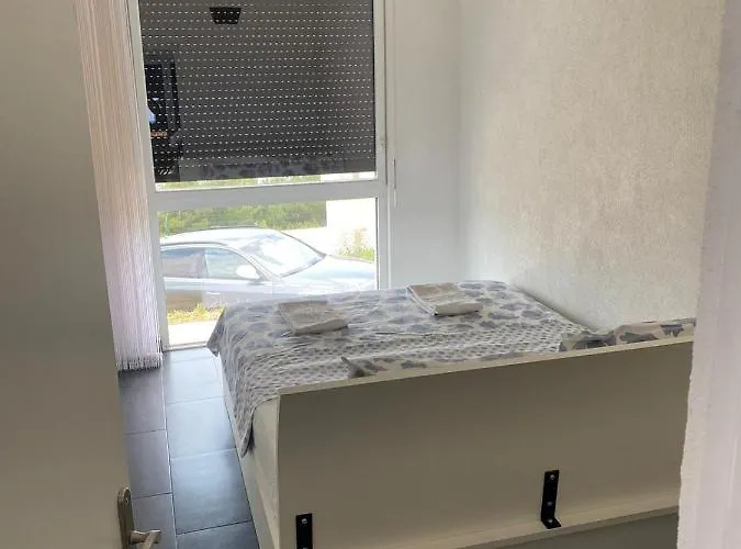 U Prizemlju S 2 Sobe Stanići