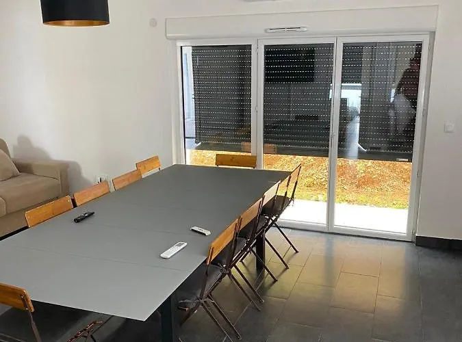 U Prizemlju S 2 Sobe Apartman Stanići