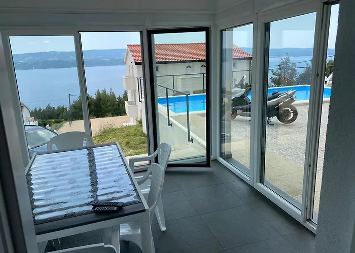 U Prizemlju S 2 Sobe Stanići